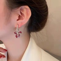 Anting-anting klip wanita bergaya retro Prancis, imitasi mutiara, bunga, bezel setting, pita, elegan, trendi, untuk pesta