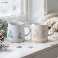 Collection Hiver Noël : Tasse en Céramique Gaufrée Arbre de Noël, Vente en Gros OEM ODM, Base Effet Bois, Compatible Micro-ondes, Cadeau de Fêtes, Tasse à Café