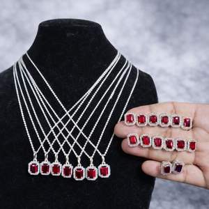 Conjunto de Joyería Tradicional Indio-Americana con Colgante de Diamantes, Collar y Aretes Clásicos Plateados para Mujeres y Niñas - Product Image 4