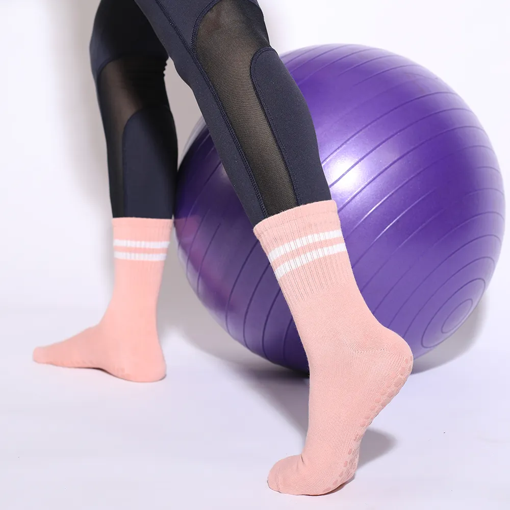 New Custom Logo Wholesale High Quality Thick Fashion Non-slip Grip Women's Pilates Yoga Socks