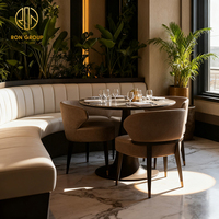 Ensemble de mobilier moderne pour hôtel, restaurant, salon de thé, café : canapé, banquette, table et chaises en marbre et cuir