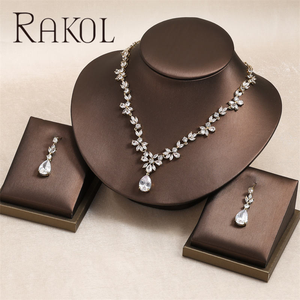 RAKOL SP3162 Parure Hawaïenne de Luxe en Laiton Plaqué Or avec Zircon Cubique, Boucles d'Oreilles et <span class=keywords><strong>Collier</strong></span> Tendance pour Femme, Idéale pour Mariage, Fiançailles et Fêtes - Product Image 1