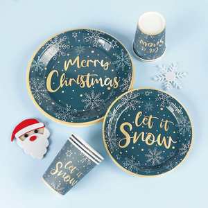 Fournitures pour dîner de Noël, ensemble de vaisselle « Let It Snow », assiettes, serviettes et gobelets en papier jetables verts et dorés, pour 16 invités - Product Image 3
