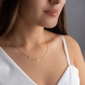 Cao Đánh Bóng Vàng Mạ Thép Không Gỉ Chữ Lồng Mặt Dây Chuyền Vòng Cổ Cuộc Bầu Cử Vòng Cổ Với Tùy Chỉnh Monogram Quà Tặng Cho Cô - Product Image 3