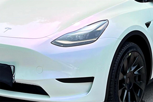 Vinilo para autos con efecto perlado, blanco a morado, PET de 8.5mil, alto brillo, autoadhesivo, antiarañazos, película que cambia de color. - Product Image 2