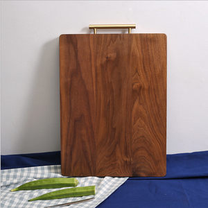 Tábua de Corte Retangular de Nogueira Americana Preta com Puxador de Latão, Tratada com Óleo de Cera, 39x29x2cm, 2cm de Espessura, Lavável na Máquina de Lavar Louça - Product Image 3