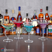 Gobelet en paille fantaisie en verre martini en plastique transparent incassable pour le camping de fête de mariage