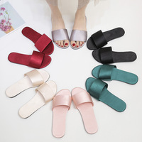 Pantoufles d'été en satin imitation soie à bout ouvert, couleur unie, antidérapantes, pour intérieur et extérieur, mariage, banquet, pantoufles pour femmes adultes