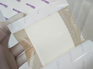 Material de Absorción Avanzado para Exudatos Abundantes, con Sistema de Bloqueo Seguro y Anti-Fugas, Almohadilla de Tela Super Absorbente SAF para Aplicaciones Médicas - Product Image 4