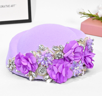 Bérets Rétro Style Britannique pour Femmes, Faits Main avec Décoration Fleur et Strass, Casquette d'Hôtesse de l'Air en Laine, Béret Tendance pour Dames, Vente en Gros