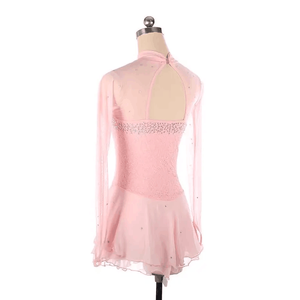 Vestido de patinaje artístico Rosa elegante para mujer con cuello alto y mangas largas con adornos de diamantes de imitación en forma de corazón - Product Image 4