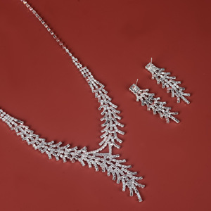 2024 New Wedding Jewelry <span class=keywords><strong>Set</strong></span> đối với phụ nữ <span class=keywords><strong>saudi</strong></span> arabia 2 cái/bộ pha lê Bridal Trang sức bộ sưu tập vòng đeo tay vòng cổ <span class=keywords><strong>Set</strong></span> - Product Image 4