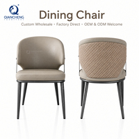 Chaise de salle à manger de luxe en cuir PU, dossier tressé, boucle à sangle, pieds en métal gris bronze, style industriel italien, pour villa, club, restaurant, fabrication OEM