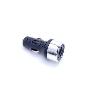 شاحن سيارة مخصص USB 3.1A مزدوج مع مصباح شحن LED ولاعة سجائر نوع 5 فولت الإخراج 12-24 فولت الجهد 2 منفذ شحن - Product Image 2