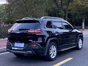 <span class=keywords><strong>Jeep</strong></span> <span class=keywords><strong>Cherokee</strong></span> 2.4L de haute valeur, édition Smart, SUV essence avec transmission à 9 vitesses et toit ouvrant panoramique, pour l'exportation - Product Image 2