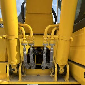 รถขุดตีนตะขาบ Komatsu PC240 มือสอง 24 ตัน เครื่องยนต์ Cummins บุ้งกี๋ 1.2 เมตร กำลัง 132 กิโลวัตต์ ชั่วโมงการทำงานต่ำ สภาพดี ปั๊ม - Product Image 4