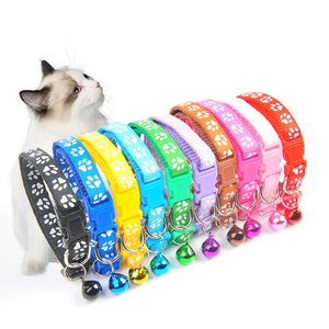 Collares Disponibles con Estampado de Pata de Gato y Hebilla de Seguridad con Cascabel, <span class=keywords><strong>Collar</strong></span> Suave y Cómodo para Gatos - Product Image 1