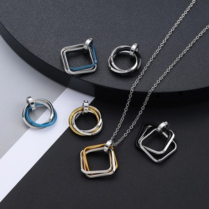 Pendentif carré géométrique en alliage à trois anneaux pour la fabrication de colliers, accessoires de bijoux DIY, composant en métal plaqué - Product Image 1