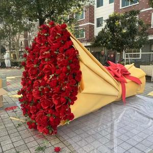 Estatua de Ramo de Rosas Artificiales de Fibra de Vidrio, Escultura Realista para Decoración de Eventos Románticos - Product Image 2