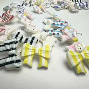 DIY bướm trẻ em <span class=keywords><strong>Bow</strong></span> nút cho quần áo đầy màu sắc nhựa Bowknot Hình dạng nút - Product Image 3