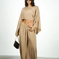 Fabricant de vêtements sur mesure pour femmes – Ensemble 2 pièces décontracté en tweed uni avec haut à manches trois-quarts et pantalon ample en soie drapée