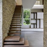 Escalier flottant moderne sur mesure CBMmart pour usage intérieur