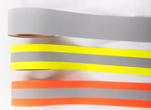 Ruban de signalisation haute visibilité certifié Aoke EN20471/ANSI107, bandes réfléchissantes jaunes/argentées, réflectivité >380cd, rouleau de 200m - Product Image 4