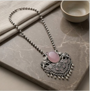 Collier élégant à motif d'éléphant en pierre rose oxydée pour femmes, bijoux ethniques traditionnels, idéal pour les festivals et les soirées - Product Image 1