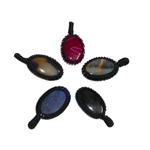 Pendentif en pierres précieuses naturelles multiples, pendentif à cordon en macramé, en cristal naturel, pierre de guérison, vente en gros - Product Image 1