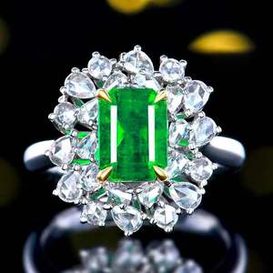 Anillo de Esmeralda Natural de Zambia de 1.76 Quilates con Diseño de Halo Radiante de Lujo, Oro de 18K, 37 Piedras de Diamante, Joyería de Alta Gama - Product Image 4