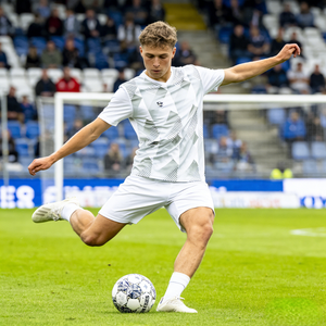 เสื้อฟุตบอลแบบแห้งเร็ว พิมพ์ลายแบบซับลิเมชั่น สกรีนชื่อทีม โลโก้ทีม สำหรับงานอีเว้นท์ ผู้ชาย คอกลม แขนสั้น - Product Image 2