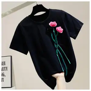 Toptan 2024 yaz yeni moda 3D çiçek tasarım yuvarlak boyun kısa kollu düz renk kadın t-shirt