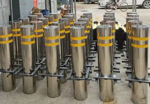 加厚不锈钢防撞反光可定制停车柱，304/201等级和移动设计 - Product Image 2