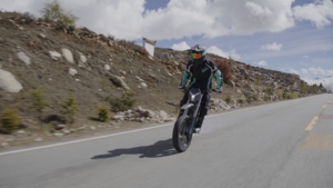 Moto tout-terrain électrique Y-Volt 97V 45Ah, adaptée aux adultes de 18 à 55 ans, pour les aventures en plein air - Product Image 6