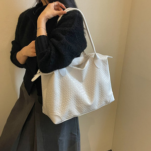 IStapromo Gifts Factory Wholesale Woven PU Leather Professional Solid Color Tote Bag Fashionable Versatile Shoulder Bag Women - Product Image 3