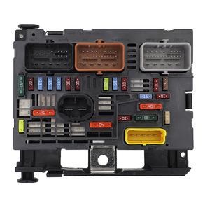 Boîtier de relais automobile Peugeot Citroën BSM R02 R04 R19 avec fusibles et connecteurs 9809742780 - Product Image 1