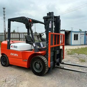 Montacargas Diésel HELI 5T de Segunda Mano de Alta Calidad con Desplazador Lateral Hidráulico, Mástil de Dos Etapas, Neumáticos Sólidos, en Buen Estado de Funcionamiento - Product Image 4