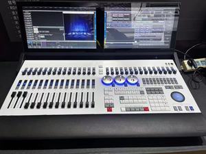 <span class=keywords><strong>Console</strong></span> de contrôle d'éclairage de scène <span class=keywords><strong>Avolite</strong></span>-s Tiger Folding Screen Sapphire pour théâtres, festivals et spectacles lumineux de grande envergure - Product Image 4