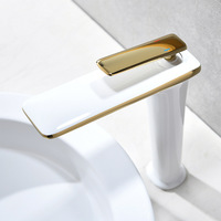 Robinet de lavabo à long corps chaud et froid moderne de qualité supérieure avec vanne en laiton de haute qualité pour salle de bain