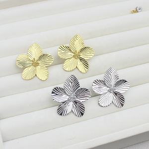 Bijoux en cuivre à la mode CH-LAE0479 vente en gros de boucles d'oreilles en plaqué or pour femmes - Product Image 1