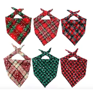 Bandana per cani natale Pet triangolo sciarpa fiocco di neve cane Plaid bandane natalizie per cani maschi e femmine