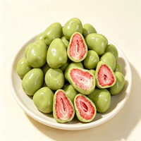 Knapperige, stevige, chocolade bedekte, gevriesdroogde aardbeien voor taartdecoratie, fruit-snack, groothandel.