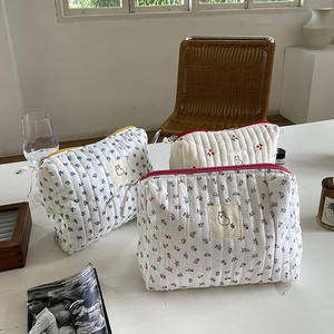 Sac cosmétique à motifs floraux en pur coton avec logo personnalisé Pochette de maquillage matelassée à la mode Organisateur de toilette de <span class=keywords><strong>voyage</strong></span> personnalisé avec fermeture éclair - Product Image 3