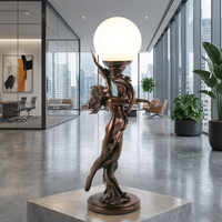 Lampe Statue de Déesse Classique en Bronze – Sculpture Figurative Moulée à la Cire Perdus avec Globe Lumineux Givré, Sculpture en Bronze