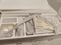 Pommeau de douche thermostatique rotatif et réglable à quatre jets avec modes de pulvérisation massants, en laiton brossé carré, à fixation murale