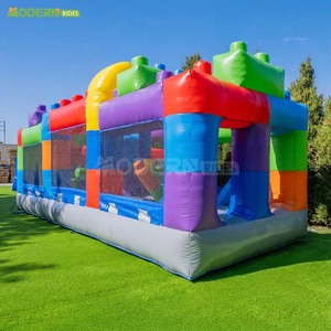 Château gonflable vibrant avec une grande surface pour les enfants dans un parc gonflable - Product Image 5