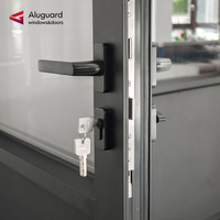 Porte d'entrée pivotante contemporaine en aluminium à rupture de pont thermique avec panneau latéral, double vitrage, pour villa |   Aluguard