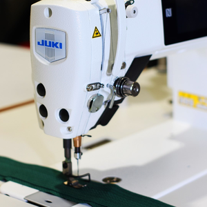 Machine à coudre Juki 1900bn-Hs d'occasion, équipée d'un NFC intégré et d'un dispositif de communication de données bidirectionnelle. - Product Image 2