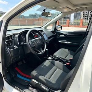 <span class=keywords><strong>Honda</strong></span> Fit Usado 2016 1.5L CVT Automático 5 <span class=keywords><strong>Plazas</strong></span> Volante a la Izquierda Asientos de Tela Color Oscuro Alta Eficiencia de Combustible Gasolina Euro VI Ghana - Product Image 6