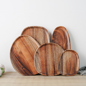 Assiette plate classique en bois massif durable avec couleur naturelle originale, forme irrégulière pour la vaisselle d'hôtel et de restaurant, écologique - Product Image 1